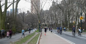 New Yorklular Corona Dinlemedi: Parklara Akın Ettiler