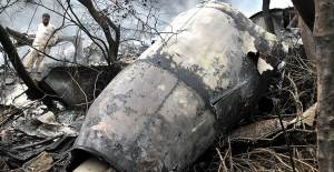 Pakistan'da Yolcu Uçağı Düştü