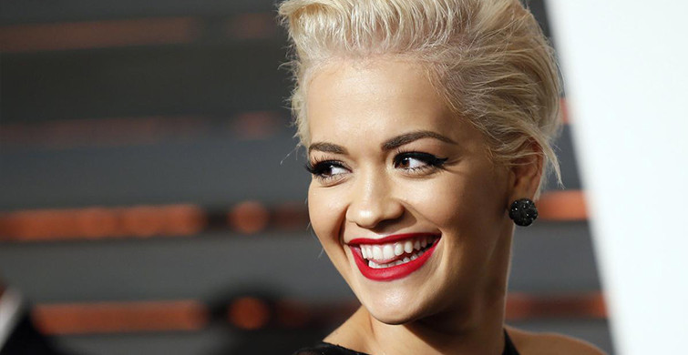 Rita Ora Bikinili Pozuyla Dikkat Çekti