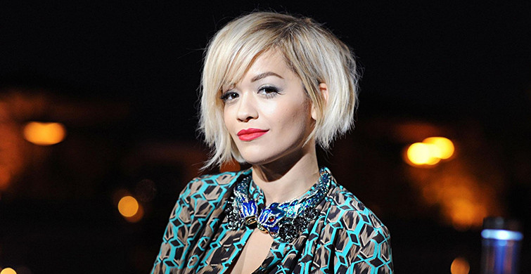 Rita Ora Mavi Bikinisiyle Beğeni Topladı