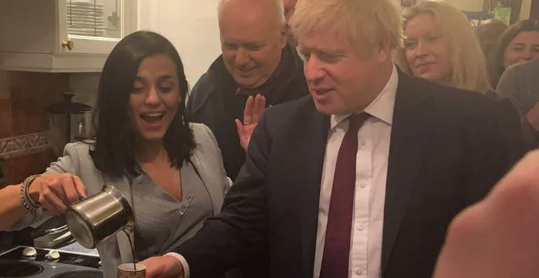 Şarkıcı Eylem İngiltere Başbakanı Boris Johnson'a Türk Kahvesi Yaptı