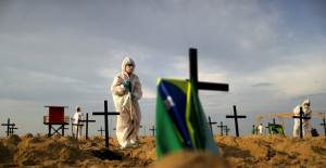 Brezilya'da Coronavirüsü Dikkate Almayan Hükümete Plajda Mezarlarla Tepki