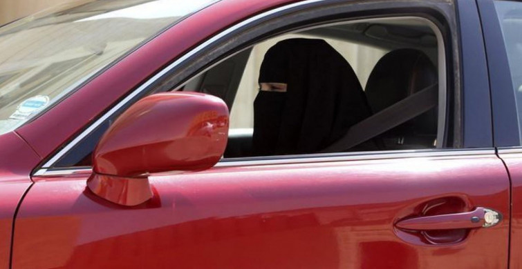 Suudi Arabistan’da 17 Yaşındaki Kızlar Ehliyet Alabilecek