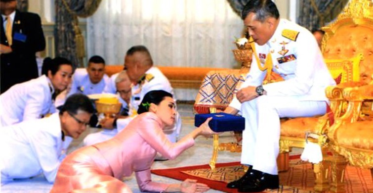 Tayland Kralı Vajiralongkorn, Baş Metresi İlan Ettiği Kadın Tarafından Aldatıldı