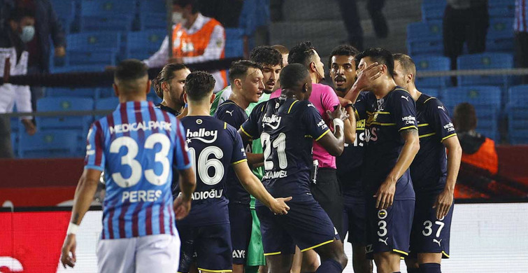 Trabzonspor-Fenerbahçe Maçı Sonunda Altay Bayındır'ın Yaptığı Hareketler Olay Oldu!