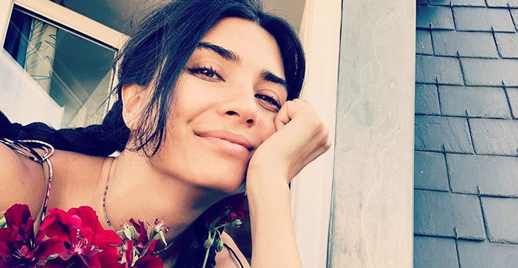 Tuba Büyüküstün'den Mutluluk Pozu 