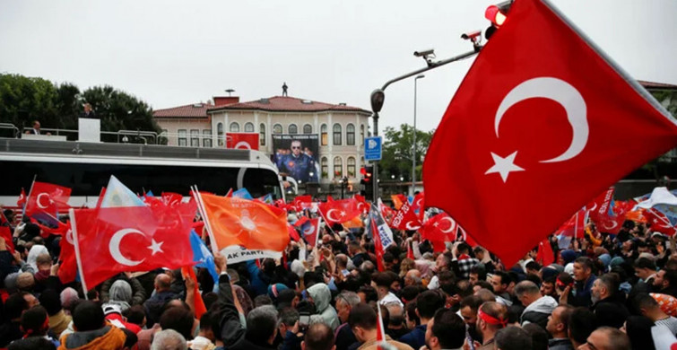 Türkiye sokaklara akın etti: Cumhurbaşkanı Erdoğan'ın seçim zaferi kutlanıyor