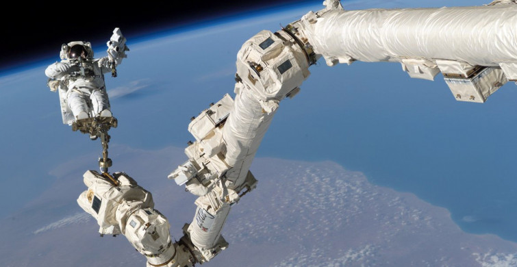 Uluslararası Uzay İstasyonu'na Uzay Enkazı Çarptı
