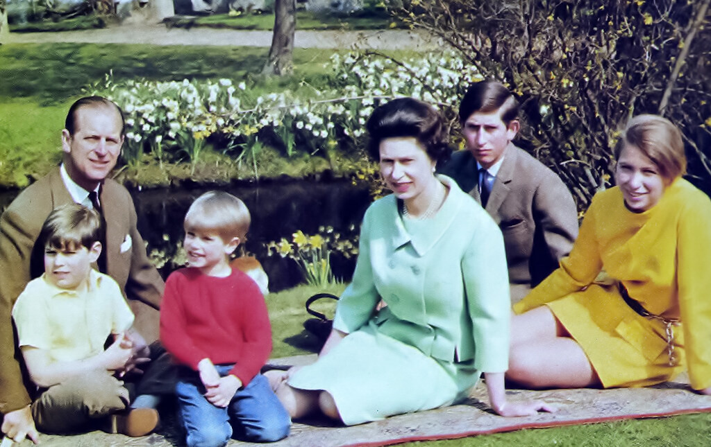 Семья элизабет. Дети королевы Елизаветы 2 сейчас Древо. Queen Elizabeth 2 and Prince Philip children. Elizabeth's Family. Queen Elizabeth 2 Kids.