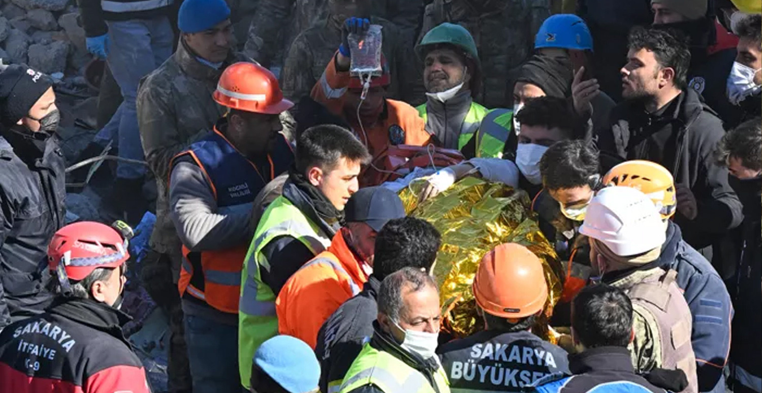 11 gün sonra enkazdan sağ olarak çıkarıldı