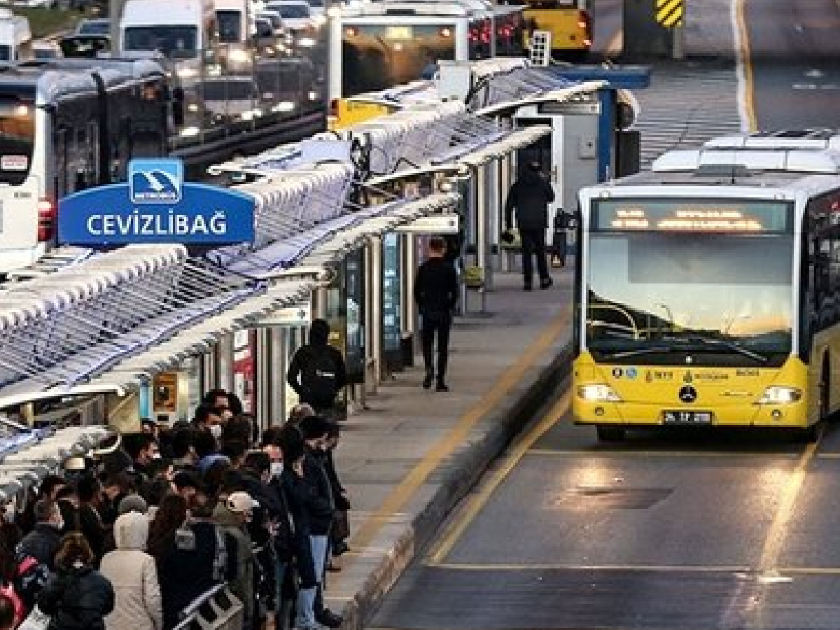 18 Mart Otobüs, metro, metrobüs, tramvay çalışıyor mu?