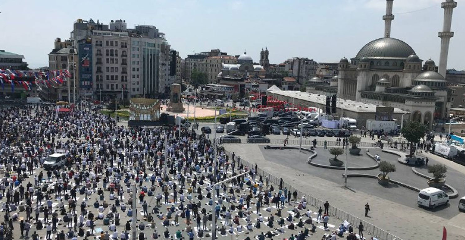 Taksim Camii'de ilk namaz