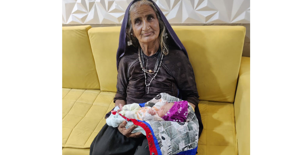 Hintli kadın 70 yaşında anne oldu