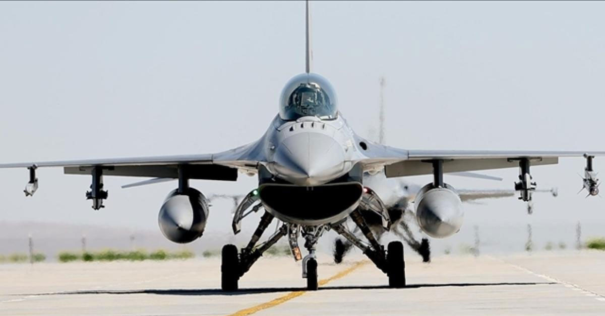 ABD ve Türkiye arasındaki F-16’ların git gelleri devam ediyor. ABD’den istenilen F-16’lar için ‘Taslak Teklif ve Kabul Mektupları’ gönderildi. Ulaşılan bilgilere göre, F-16 Blok 70 savaş uçağı ve 79 adet F-16 Blok 70 modernizasyon kitinin tamamı tek seferde alınmayacak. İşte detaylar…