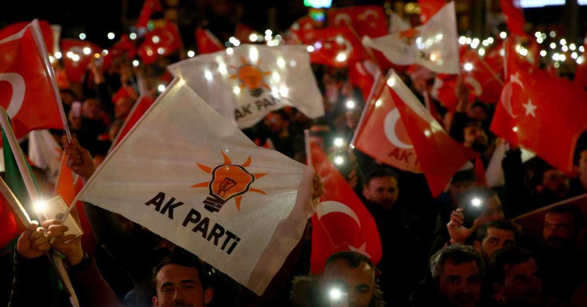 Adalet Partisi üyeleri İstifa Etti