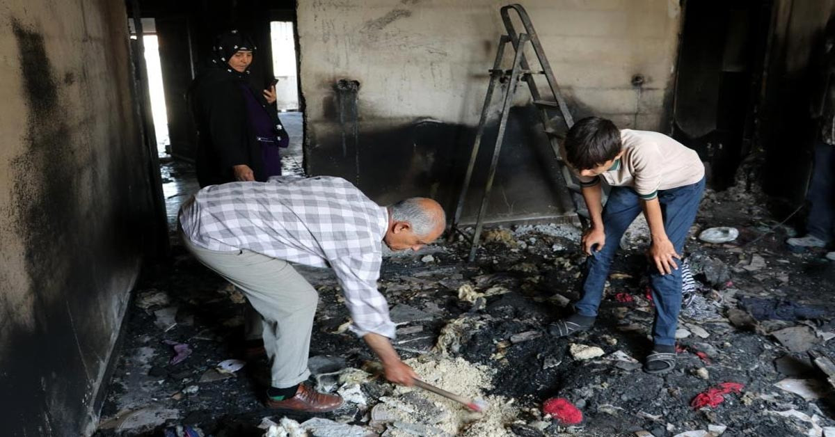 Adana'da Evleri Kurşunlandı Daha Sonra Ateşe Verildi