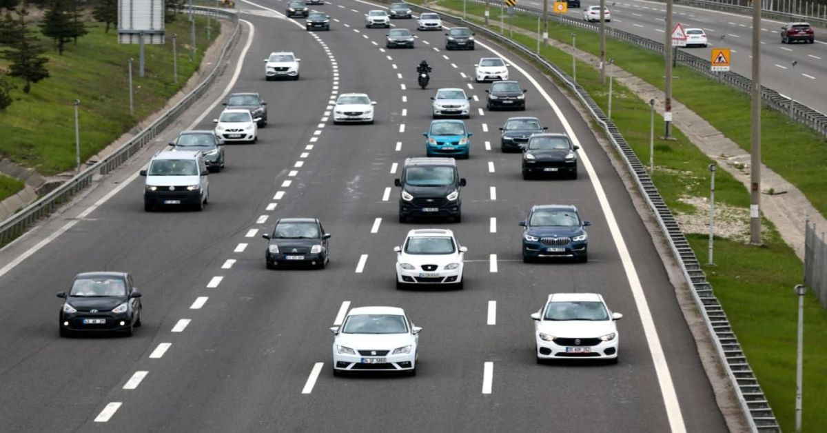 Anadolu Otoyolu’nda bayram dönüşü trafiği: Emniyet şeridinden gidenlere rekor ceza