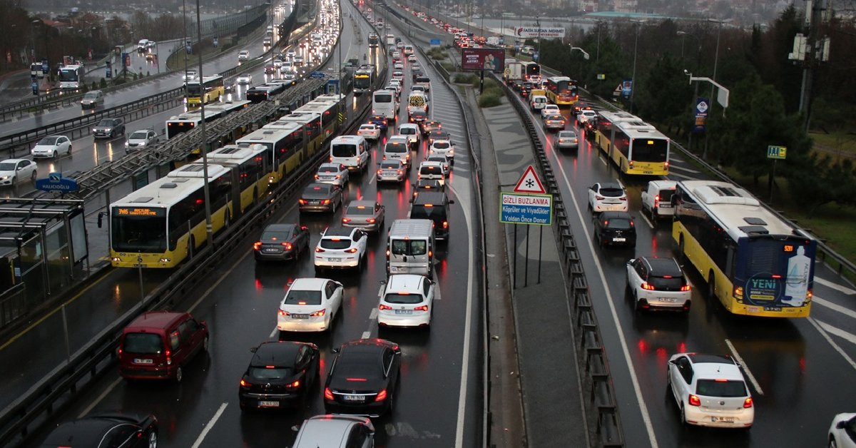 Araç sahipleri dikkat: İstanbul’da 30 Ağustos sebebiyle bazı yollar kapatılacak