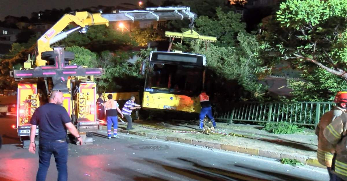 Beykoz İETT Otobüsü Bahçeye Düştü