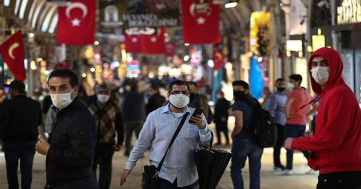 Bilim Kurulu üyesi Özlü pandemi süreciyle ilgili konuştu: Açık havada maske artık önemsiz!