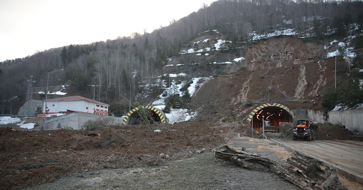 Bolu Dağı tünelinde toprak kayması