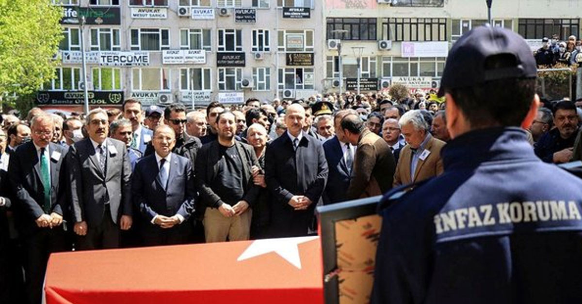 Bursa'da şehit olan memur Cengiz Yiğit son yolculuğuna uğurlandı: Cenaze törenindekiler gözyaşlarını tutamadı