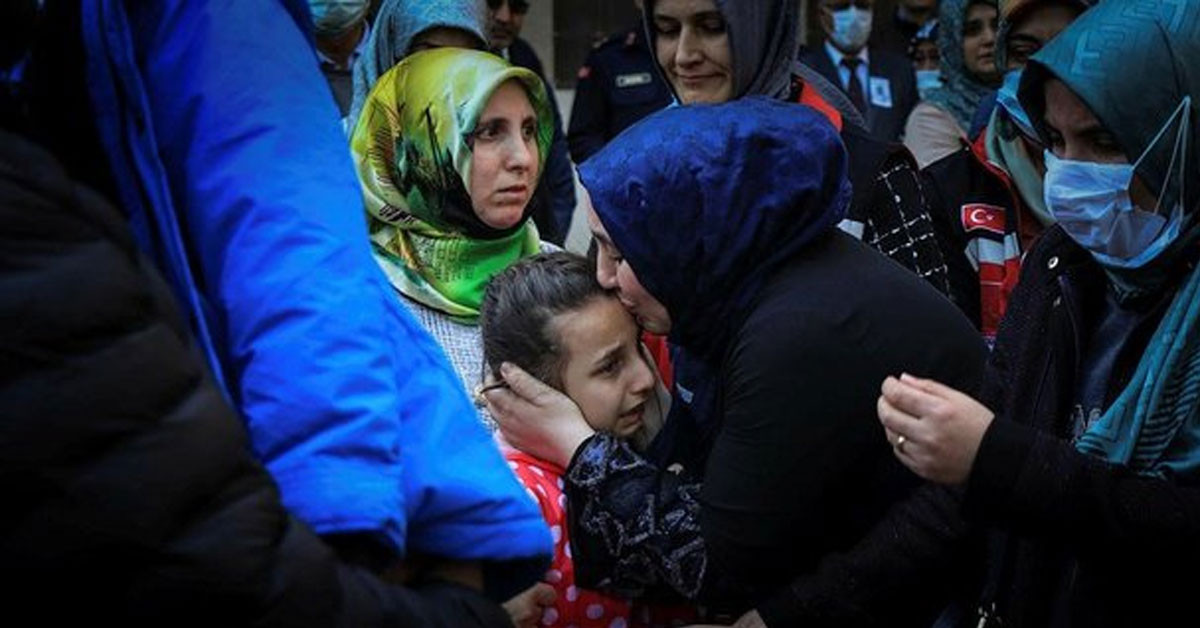 Bursa'da şehit olan memur Cengiz Yiğit son yolculuğuna uğurlandı: Cenaze törenindekiler gözyaşlarını tutamadı