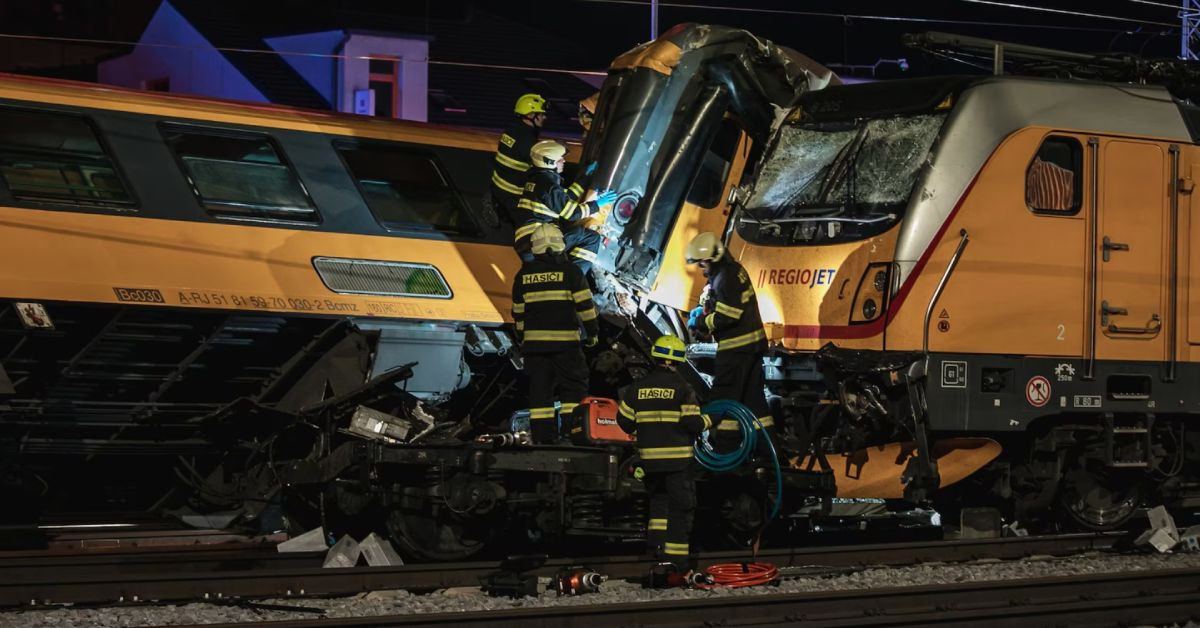 Çekya’da iki tren kafa kafaya çarpıştı: Çok sayıda ölü ve yaralı var