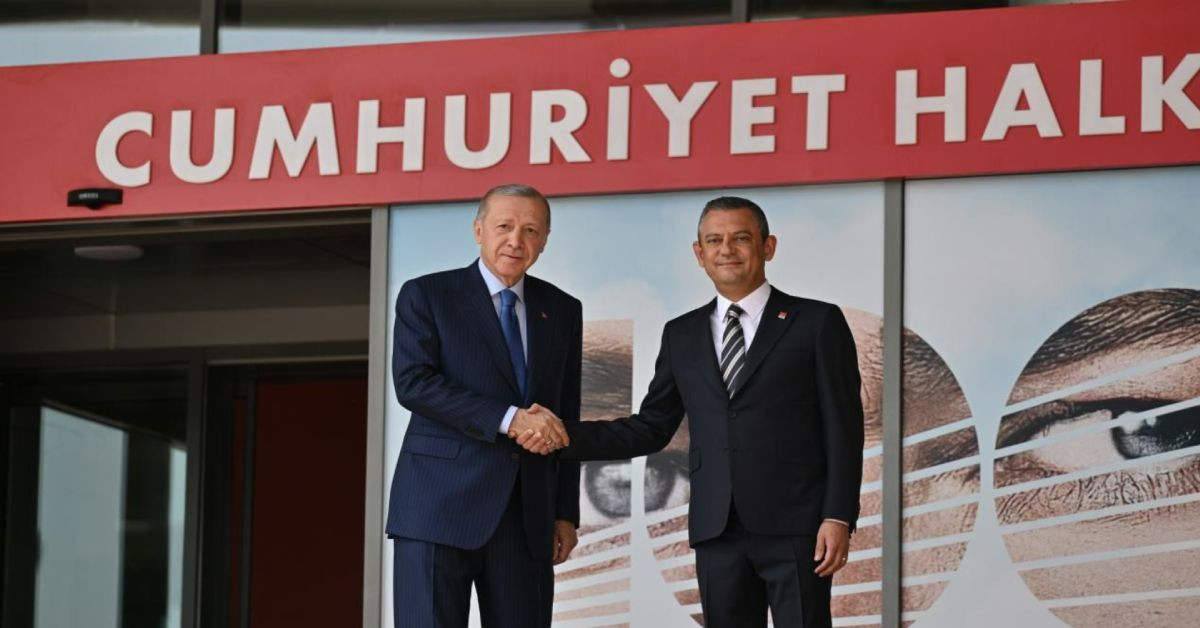 Cumhurbaşkanı Erdoğan 18 yıl sonra CHP Genel Merkezi’nde: Özgür Özel ile kritik zirve başladı