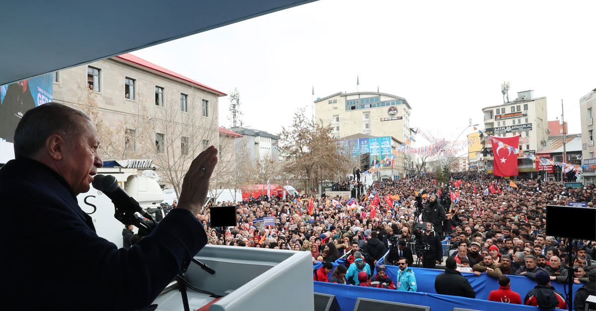 Cumhurbaşkanı Erdoğan, vatandaşlara petrol müjdesini verdi. Şırnak’ın Gabar-Cudi dağındaki 30 ayrı kuyuda günlük 50 bin varile ulaştığını bildiren Erdoğan, iki ayrı noktada da yeni petrol keşfedildiğini açıkladı.