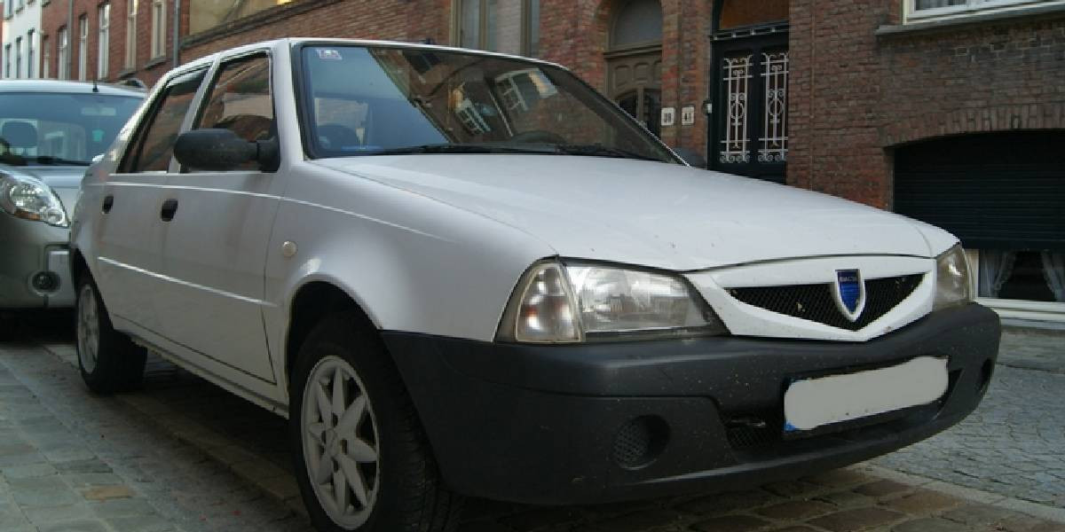 Dacia 2004