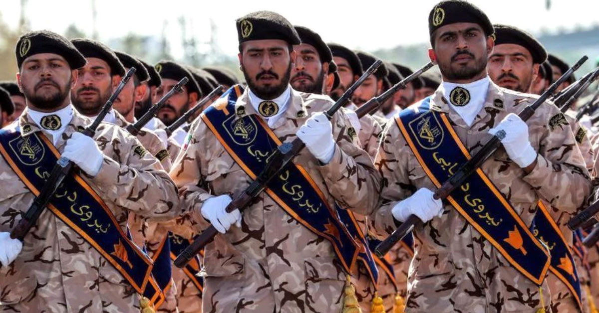 Devrim Muhafızları’na ait askeri tesislere eş zamanlı saldırı düzenlendi. 11’in İran askeri olmak üzere 16’sı saldırganlardan olmak üzere 27 kişi hayatını kaybetti. ‘Ceyşu'l Adl’ isimli silahlı örgüt saldırıyı üstlendi.