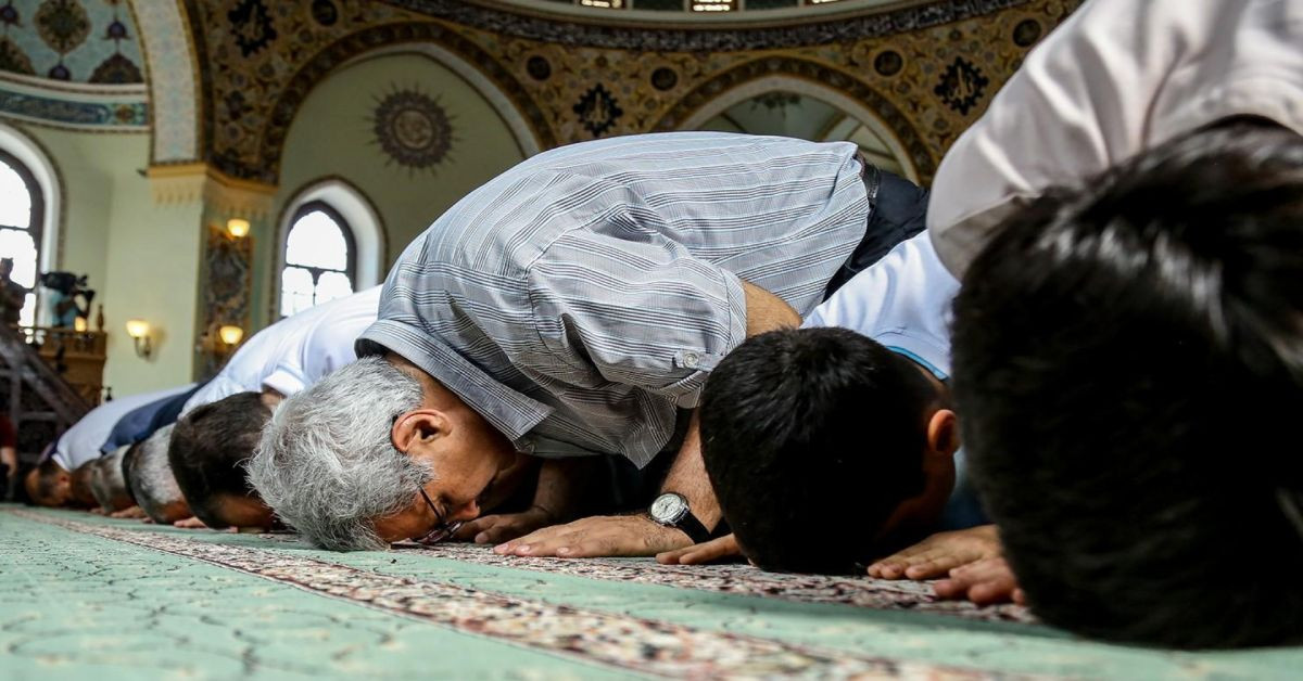 Diyanet’ten Ramazan Bayramı açıklaması: Bayram namazı evde tek başına kılınır mı?