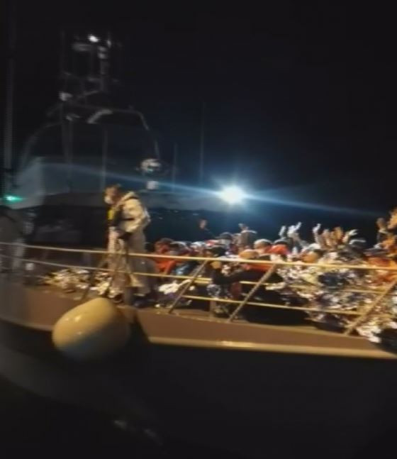 Türk Kaptan Akdeniz'de 97 Göçmenin İmdadına Yetişti545