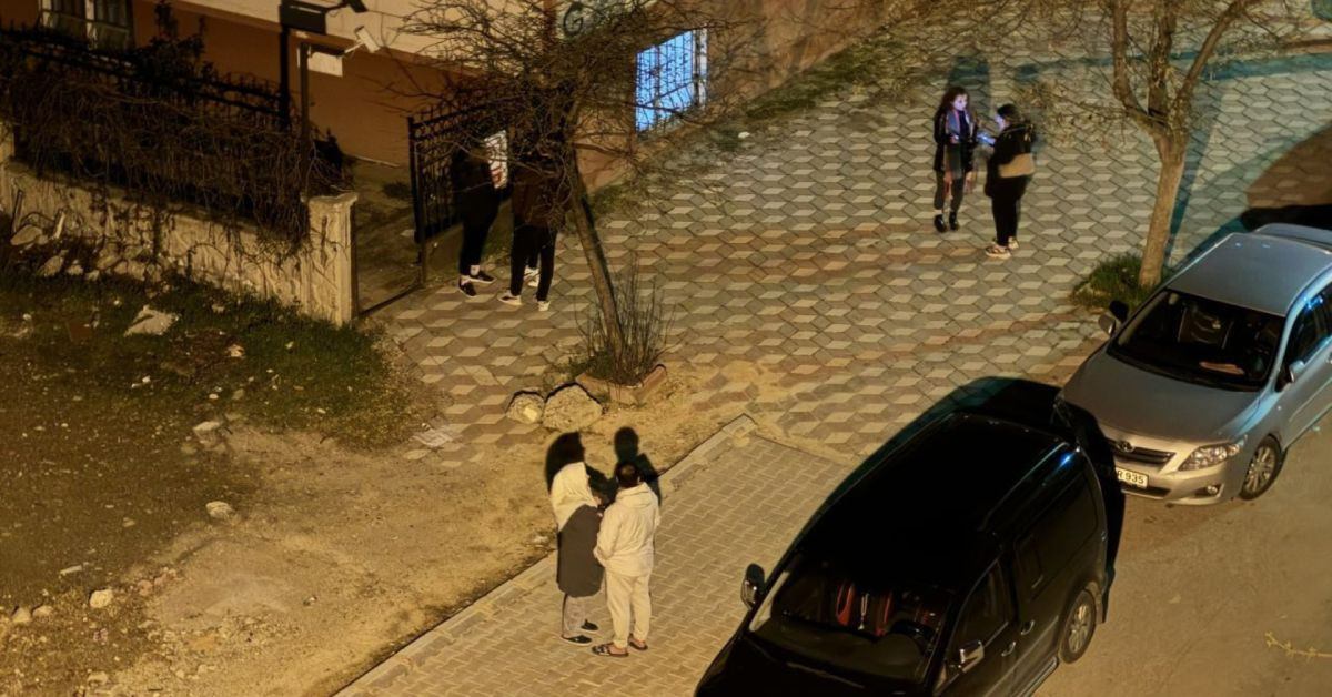 Elazığ’da şiddetli deprem: Vatandaşlar sokağa döküldü! Valilikten açıklama geldi