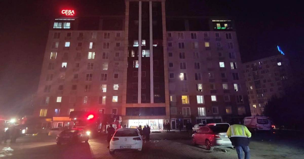 Esenyurt’ta 11 katlı rezidansta yangın: 40 kişi itfaiye ekiplerince kurtarıldı