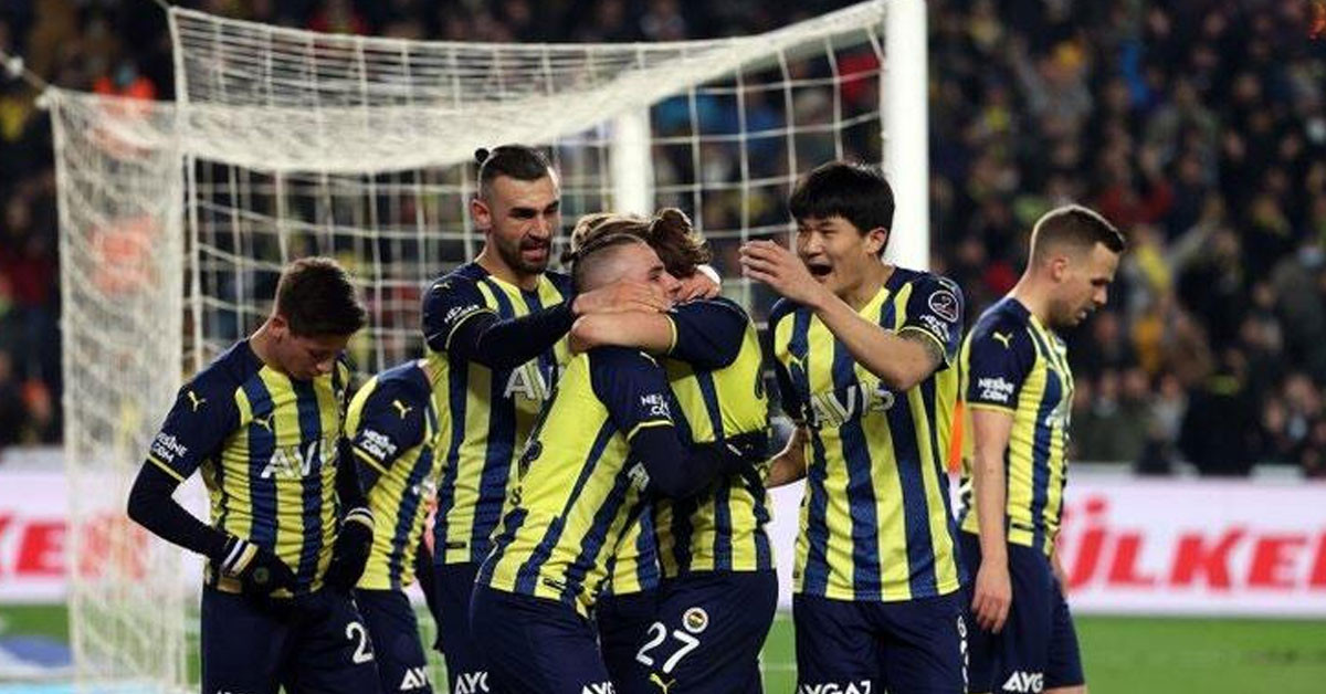 Fenerbahçe'nin gol attığı dakikalar gündem oldu.