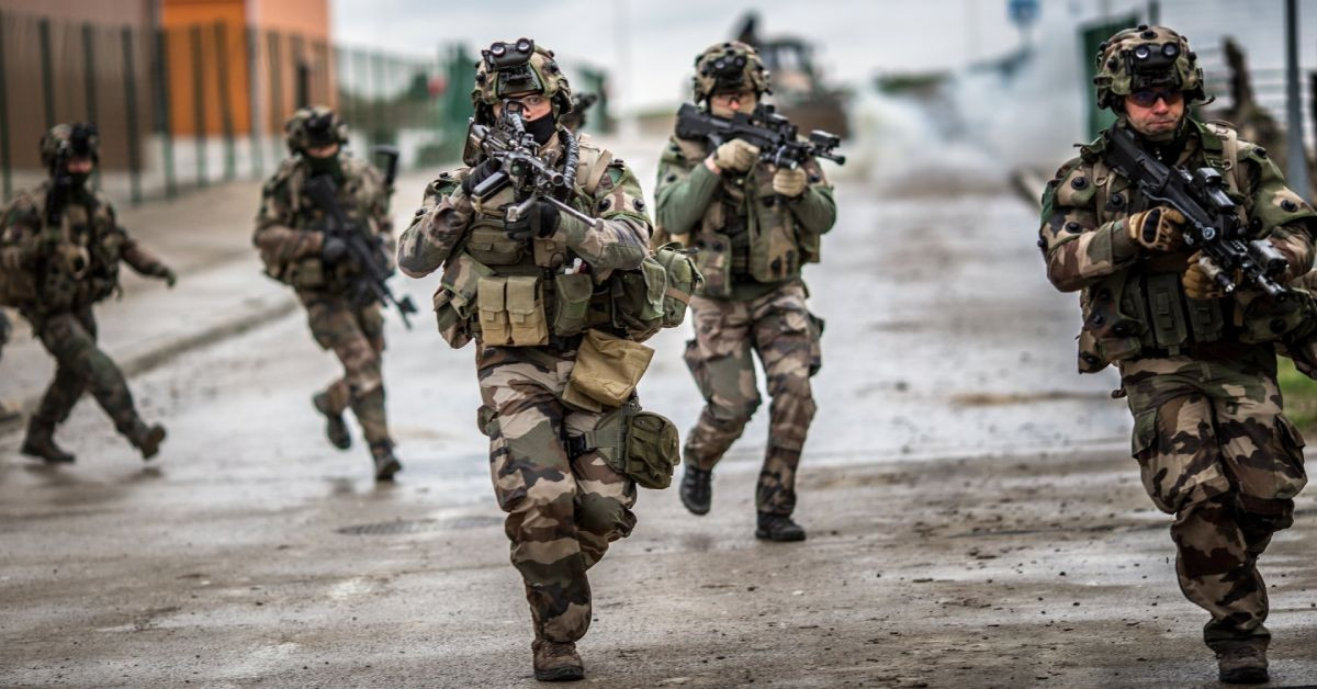 Fransa şiddet olaylarına son noktayı koyacak: Yeni Kaledonya’ya asker sevk edilecek