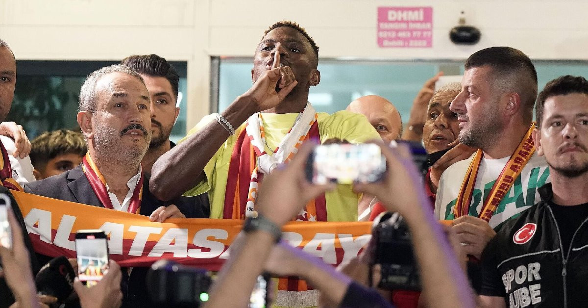 Futbol dünyası Galatasaray’ı konuşuyor: Victor Osimhen, İstanbul’a geldi