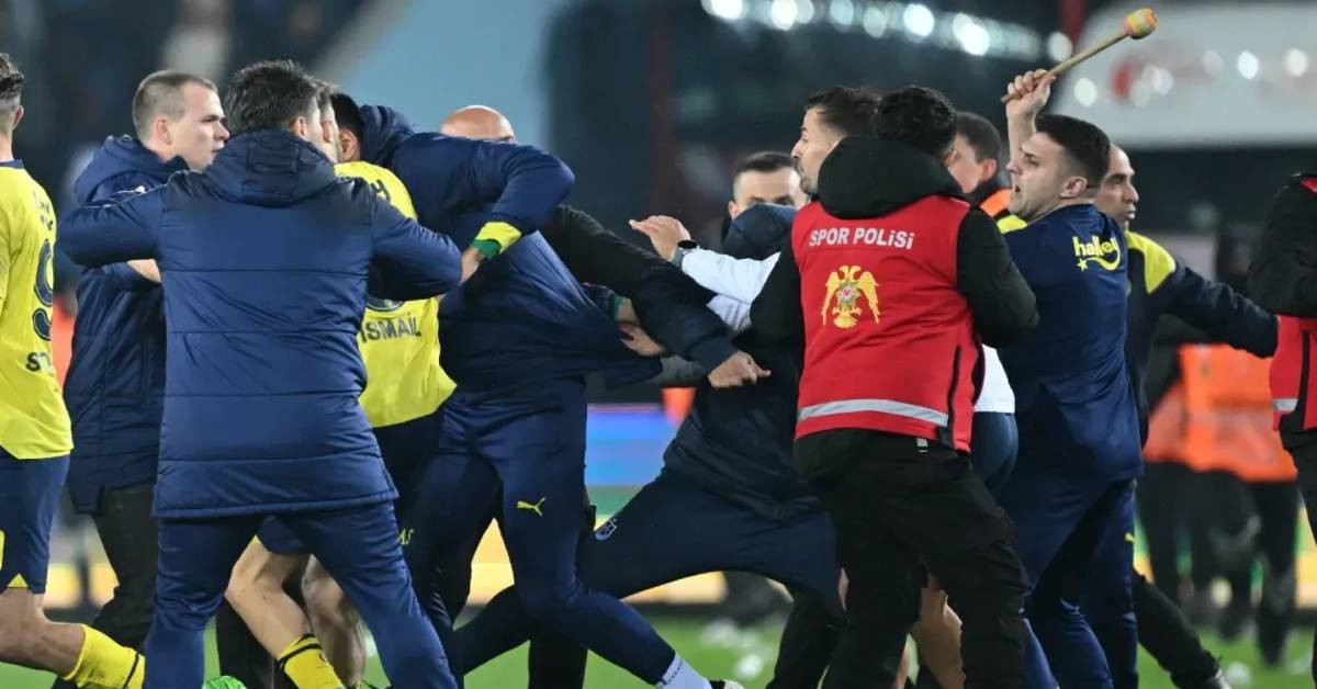 Galatasaray’dan Fenerbahçe’ye erteleme cevabı: ‘’Türk futbolunun faydasına olacak her kararın arkasındayız’’
