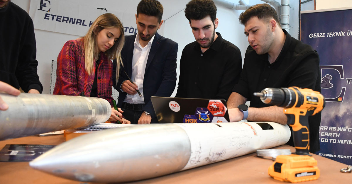 Gebze Teknik Üniversitesi (GTÜ) Eternal Roket Takımı, geliştirdikleri roketle uzay teknolojilerindeki en önemli organizasyonlardan kabul edilen ABD'deki Üniversitelerarası Roket Mühendisliği Yarışması'nda (IREC) şanslarını deneyecekler.