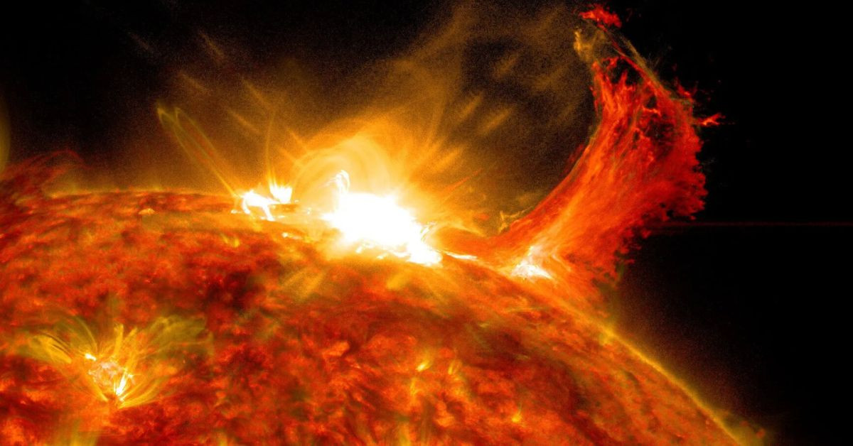 Güneş yüzeyinde şiddetli patlama: Jeomanyetik Fırtına dünyaya yaklaşıyor