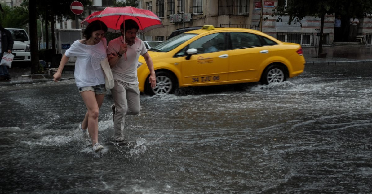 Güneşli hava bir anda sağanağa dönecek: Meteoroloji il il açıkladı