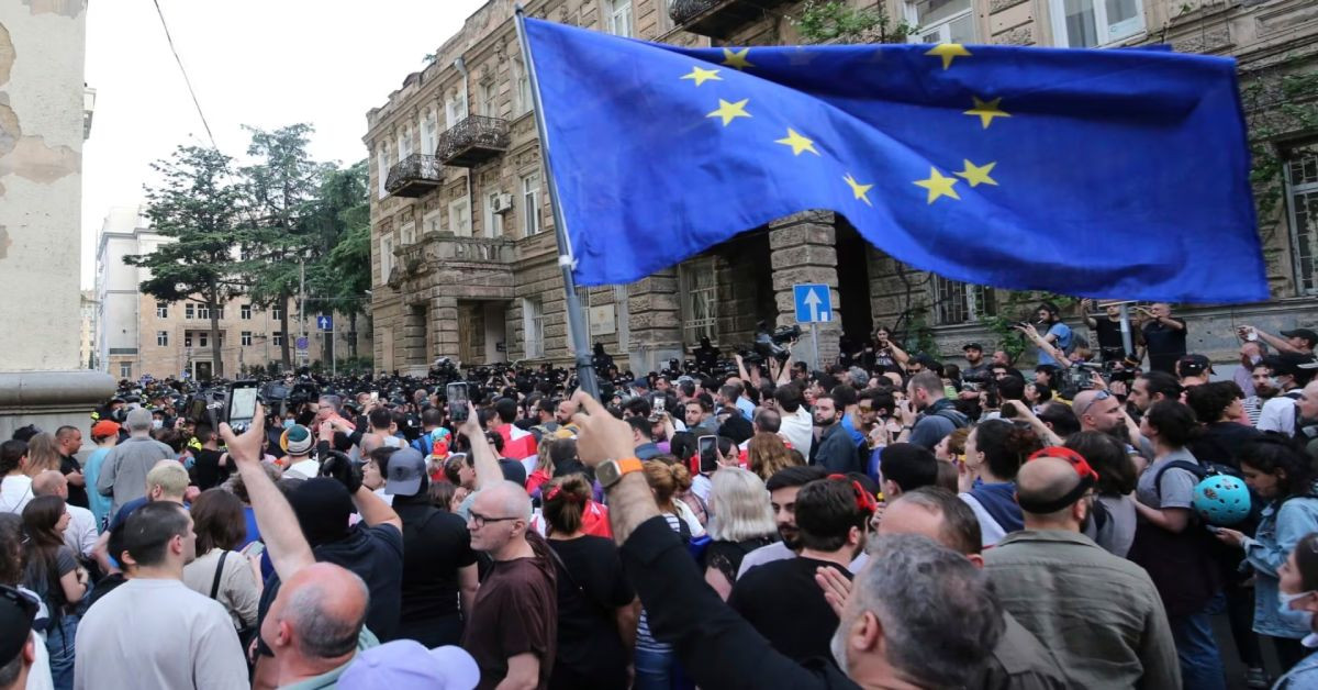 Gürcistan’da sokaklar kaynıyor: Yasa tasarısına büyük protesto