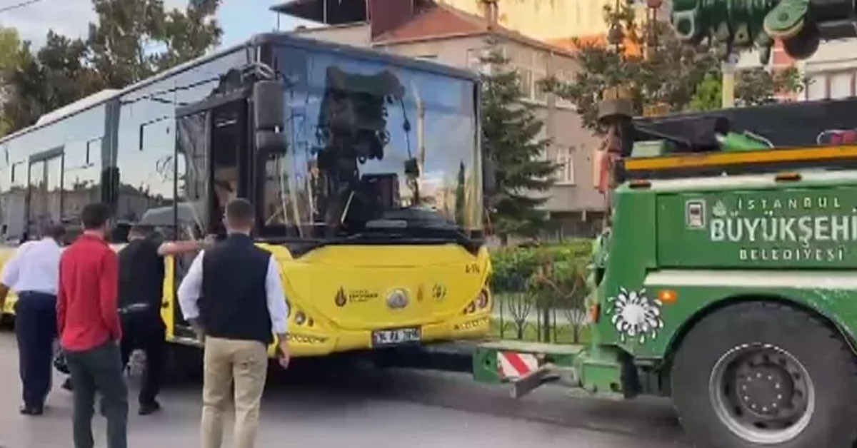 İETT otobüsü tramvay yoluna girdi