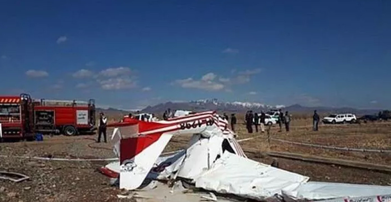 İran'da hafif motorlu uçak düştü
