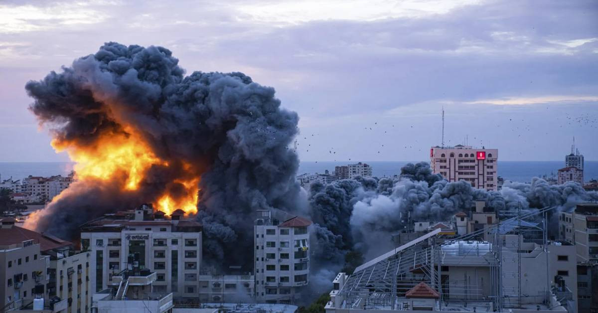 İsrail Savaş Uçakları Gazze'yi bombaladı