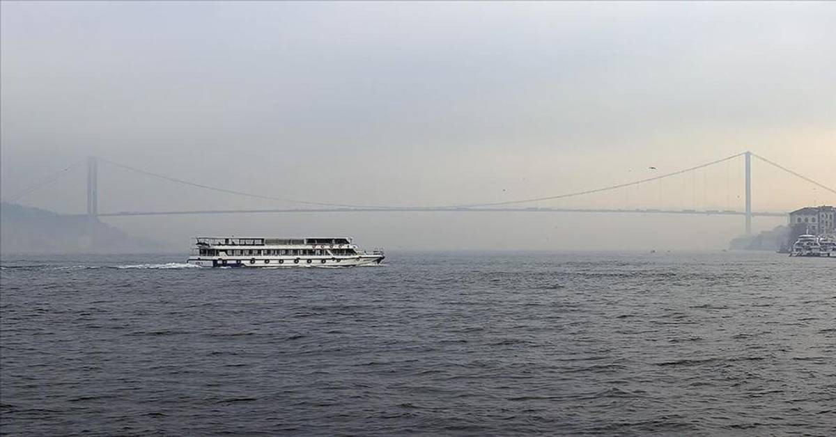 İstanbul Boğazı’nda sis hareketliliği: Çift yönlü gemi trafiği askıya alındı