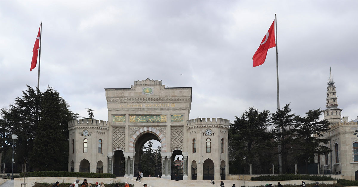 İstanbul Üniversitesi'nin tarihi kapısı