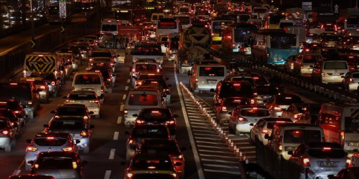 İstanbul'da Trafik Yoğunluğu Devam Ediyor